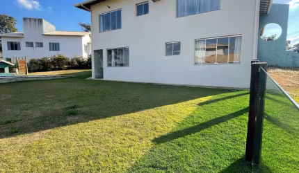 Casa de condomínio com 03 quartos sendo 01 suíte, terreno 1000m² em Igarapé MG!