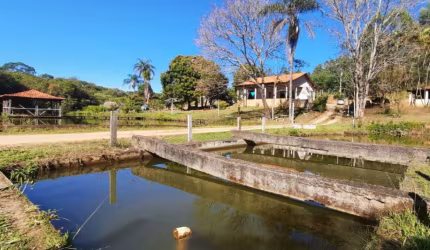 Fazendinha á venda 4.3 hectares, com 08 quartos sendo 04 suíte em Itatiaiuçu MG