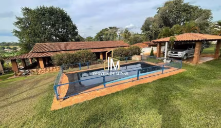 Sítio à venda com 03 quartos, terreno de 7.312m² em Igarapé MG!