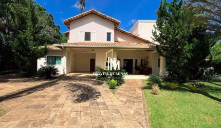 Casa de Condomínio á venda com 05 quartos, terreno de de 2820m² em Igarapé MG!