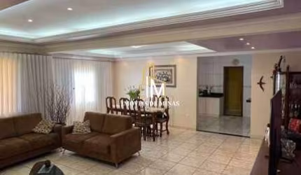 Casa á venda com 03 quartos sendo 01 suíte, terreno de 221m² em Igarapé MG!