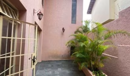 Casa de Luxo à Venda em Belo Horizonte - Mangabeiras: 4 quartos, 1 suíte, 3 salas, 5 banheiros, 3 vagas, 427m²!