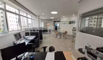 Oportunidade única: Sala comercial à venda em Lourdes, BH-MG! 9 salas, 1 banheiro, 325,98 m² de área.