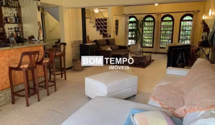 Excelente Casa 3 Dormitórios com 308 m² privativos