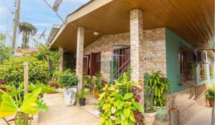 Casa de 3 Dormitórios, Edícula e Churrasqueira Próxima à CESUCA na Vila Princesa Izabel em Cachoeirinha RS à venda por R$ 559.000,00
