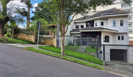 LINDÍSSIMA CASA NO BAIRRO BOA VISTA - 336 M2