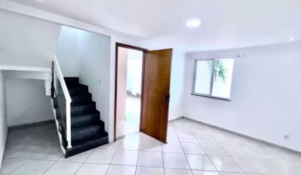 Casa em condomínio fechado com 2 quartos à venda na Rua Isis, Curicica, Rio de Janeiro, 110 m2 por R$ 369.000