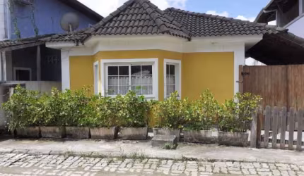 Casa em condomínio fechado com 4 quartos à venda na Via Serviente Quatro, Vargem Grande, Rio de Janeiro, 180 m2 por R$ 249.900