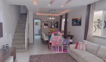 Casa em condomínio fechado com 4 quartos à venda na Rua Francisca Sales, Freguesia (Jacarepaguá), Rio de Janeiro, 209 m2 por R$ 880.000