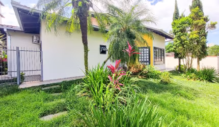 Casa plana e averbada com 5 quartos à venda no bairro Santo Antônio – Joinville – SC por R$ 1.350.000,00.