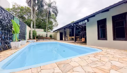 Ótima residência averbada com 3 quartos à venda no bairro Costa e Silva em Joinville - SC por R$ 1.290.000,00.