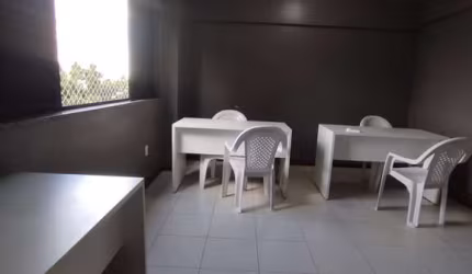 Ponto Comercial à Venda no Centro de Feira de Santana-BA: 1 Sala, 1 Banheiro, 25m² de Área