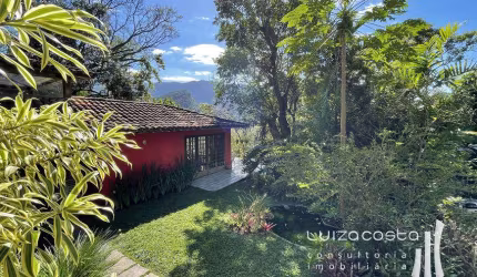 Linda casa com piscina