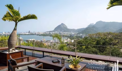 DESLUMBRANTE CASA COM A MELHOR VISTA DO RIO!