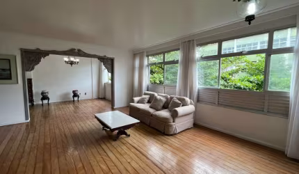 3 Quartos - 1 Suíte - 145 m² - Quarto De Serviço - 2 Vagas de Garagem