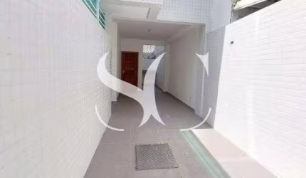 Vende-se casa de 03 Dormitórios no bairro do Campo Grande em Santos - Sobreposta Duplex