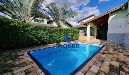 Casa térrea em Suzano; 4 suítes; 6 vagas; piscina e churrasqueira