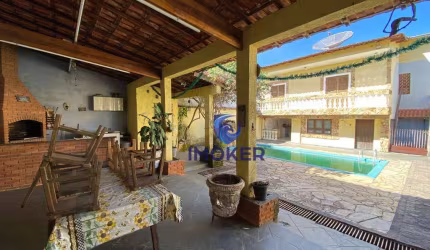 Casa térrea com 4 dormitórios, sendo 1 suíte máster; 4 vagas de garagem, sendo 2 cobertas; área gourmet c/ piscina; no bairro Sesc em Suzano/SP.