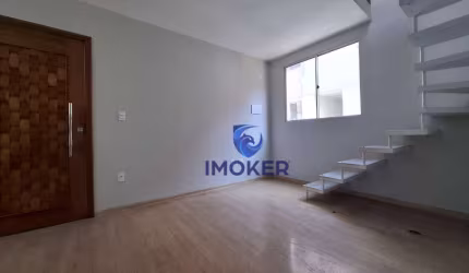 Apartamento Duplex no Jd. Itamarati, Poá/SP; 2 quartos; 1 vaga; varanda no piso superior.
