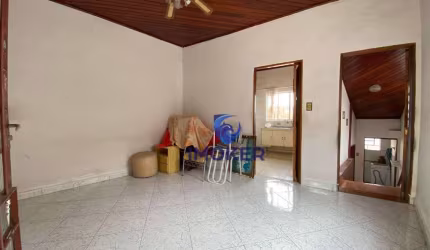 Casa comercial/residencial no centro de Poá; sem garagem; 1 quarto; quintal.