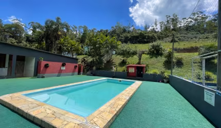 Fazenda/Sítio/Chácara para venda possui 600 metros quadrados com 8 quartos