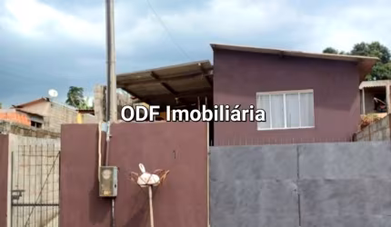 Ótima casa térrea, 2 dorm, 2 vagas quintal grande