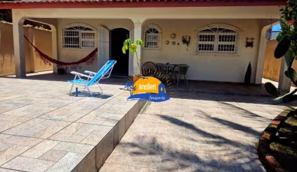 Casa térrea próximo a praia à venda em Bertioga-SP, Maitinga: 3 quartos, 1 sala, 2 banheiros, 4 vagas de garagem, 222,18 m² de área. Imperdível!