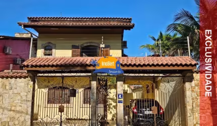 Sobrado à venda com 3 quartos e 2 suítes a 200mts da praia em Bertioga-SP.