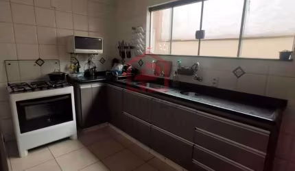 Casa com 3 quartos à venda no Jardim Bom Pastor, Botucatu  por R$ 850.000