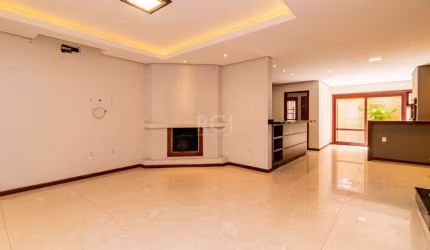 Excelente residência com 235 m²  de área construída, com ótimo padrão construtivo !!&lt;BR&gt;   Com 1 suíte máster com  sacada fechada e mais 2 amplos dormitórios com varanda &lt;BR&gt;   integrada, 