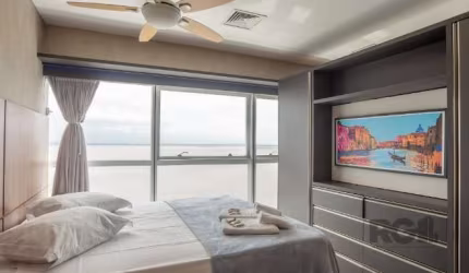 Descubra este encantador apartamento localizado no elegante bairro Cristal, no Condomínio Du Lac. Com uma área privativa de 43,50 m², é ideal para quem busca conforto e praticidade em um ambiente mode