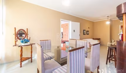 Em excelente localização, terreno diferenciado, com grande potencial tanto para fim comercial, quanto para residencial/lazer, medindo 7,70 X 110, com redução de nível. Apropriado para floriculturas, c