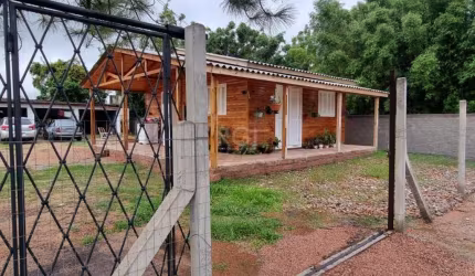 Terreno, no bairro Chapéu do Sol, Porto Alegre/RS     &lt;BR&gt;   &lt;BR&gt; &lt;BR&gt;Casa com terreno medindo 20 metros de frente por 32 metros de profundidade com casa nova de 2 dormitórios , sala