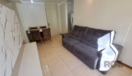 À venda: Charmoso apartamento de 2 quartos completamente mobiliado, incluindo uma vaga de garagem. Desfrute de 50,69 m² de espaço privativo, com excelente iluminação natural. Este lar aconchegante pos