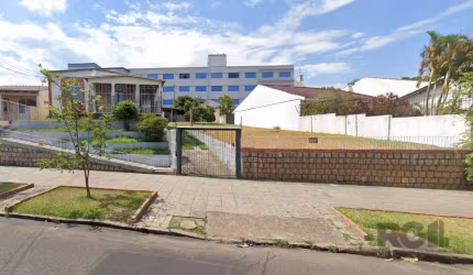 Excelente oportunidade! casa com 02 dormitórios,  possui anexo separado com 2 peça, 1 banheiro (podendo ser usado para escritório...), garagem coberta  para 02 carros, com mais 2 peças e lavabo. Toda 