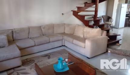 Casa em condomínio com 4 dormitórios, semimobiliada, 2 suítes, lavabo, 3 sacadas, 2 churrasqueiras, 3 vagas de garagem, localizada no coração do Jardim Planalto a duas quadradas do Supermago, região m