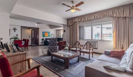 Apartamento de 2 quartos bairro Floresta, Próximo do Zaffari da Avenida Cristóvão Colombo. 121m² de área privativa, living para 2 ambientes, sala de jantar, cozinha ampla com móveis sob medida, área d