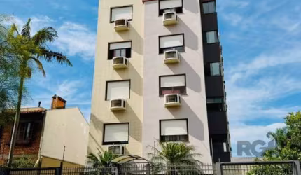 Linda cobertura de 3 dormitórios TODA MOBILIADA!&lt;BR&gt;Andar inferior são 3 dormitórios sendo uma suite ampla com closet, banheiro social e mais dois dormitórios, todos com moveis sob medida, possu