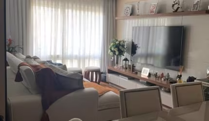 Apartamento de 3 dormitórios semi- mobiliado (ficam os móveis fixos), sendo uma suíte muito ampla, living 2 ambientes com janelão voltado para praça, copa cozinha montada, área de serviço, dependência