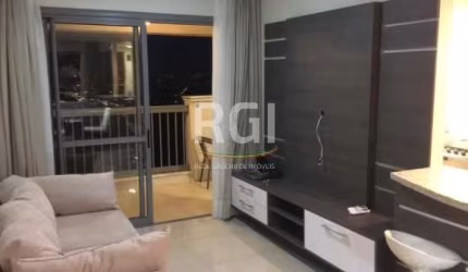 Vende-se apartamento alto padrão.  1 dormitório sendo 1 suíte, living amplo c/ sacada, cozinha americana, área de serviço independente, 1 vaga de garagem coberta e escriturada, 3 elevadores, estaciona