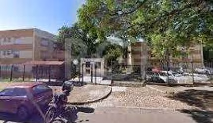 Ótimo apartamento no bairro Teresópolis, com 4 dormitórios transformado para 3dormitórios, 2 banheiros, 2salas cozinha, área de serviço.   &lt;BR&gt;Condomínio com estacionamento rotativo, playground 