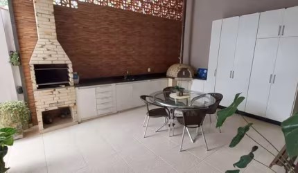 Linda Casa no Bairro Foch