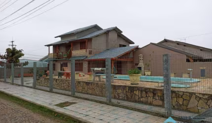 OPORTUNIDADE | INVESTIMENTO | AMPLA CASA DE ESQUINA