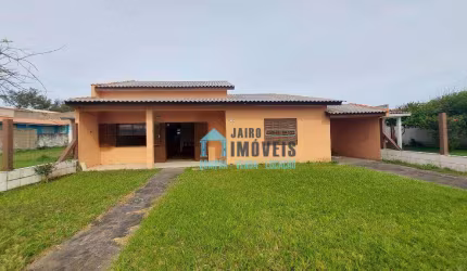 Casa com piscina em excelente localização, 4 dormitórios à venda por R$ 270.000 - Centro - Balneário Pinhal/RS