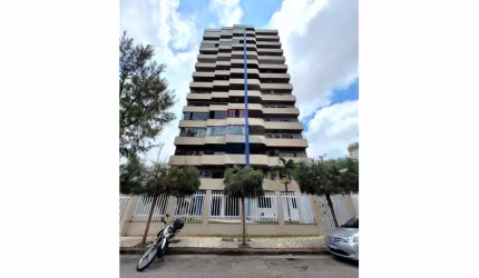 Excelente apartamento no Dionísio Torres com 2 suítes, dependência completa, varanda.
