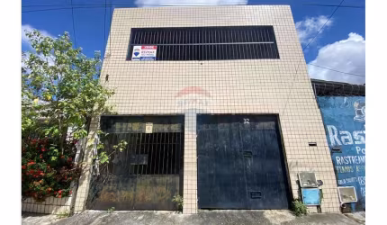 Casa duplex no Parque Araxá com localização privilegiada e valor negociável!!!