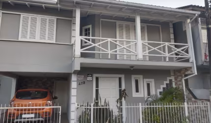 Casa 2 pisos com 2 dormitórios
