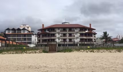 Lindo apartamento frente ao mar com 04 dormitórios