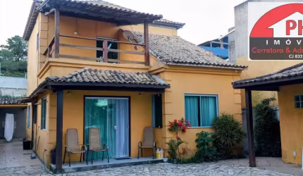 BAIXOU! Casa Duplex com 4 quartos e piscina em condomínio!