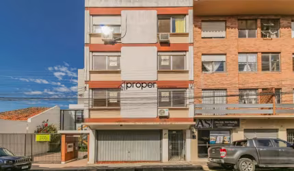 Amplo apartamento com 2 dormitórios para alugar no Centro - Pelotas/RS
